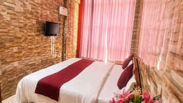 Classic Double Room, Multiple Beds, Air conditioning | Hypo-allergenic bedding, desk, soundproofing, free WiFi