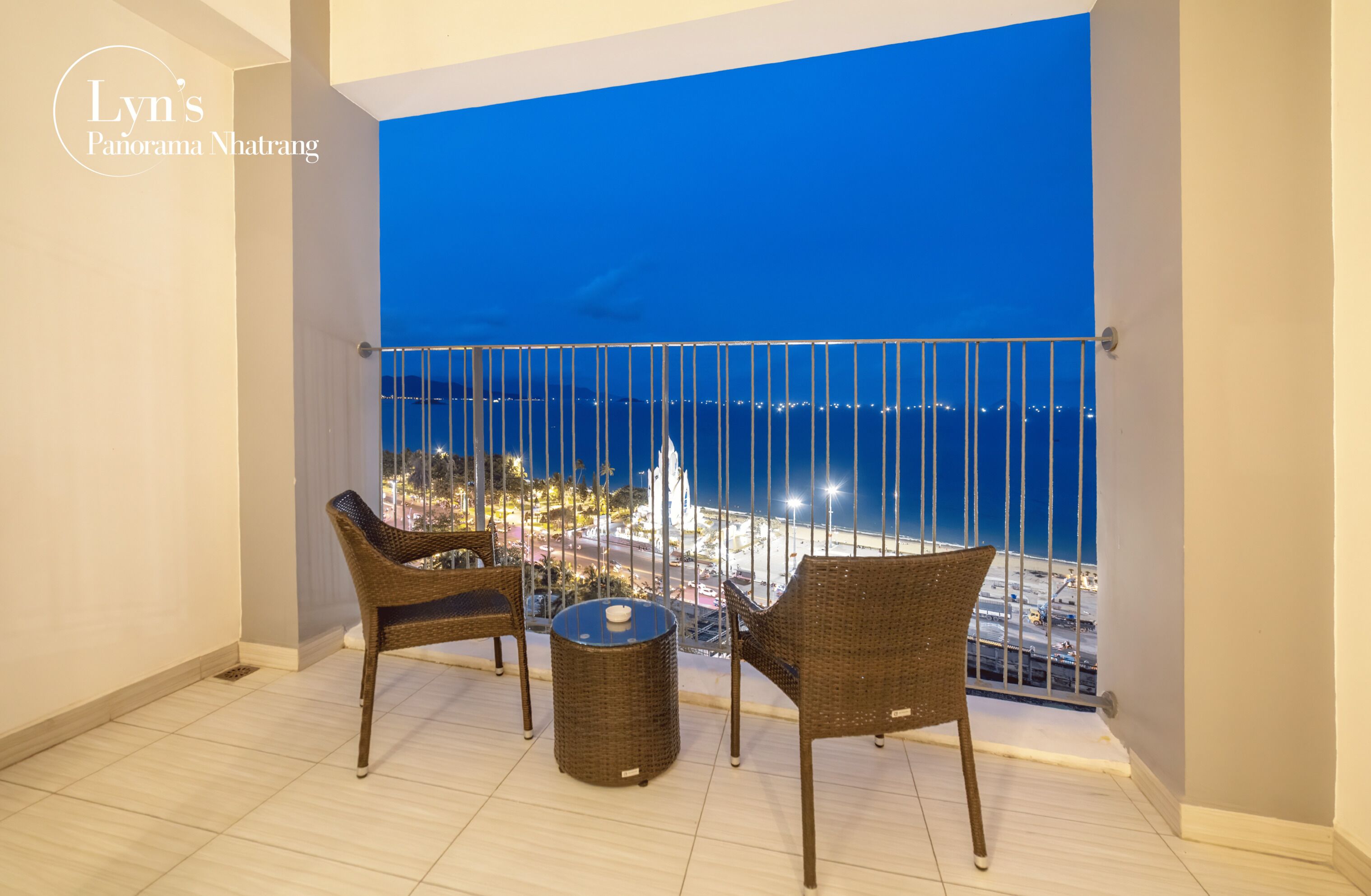 尊荣公寓, 阳台, 海洋景观 | 起居区