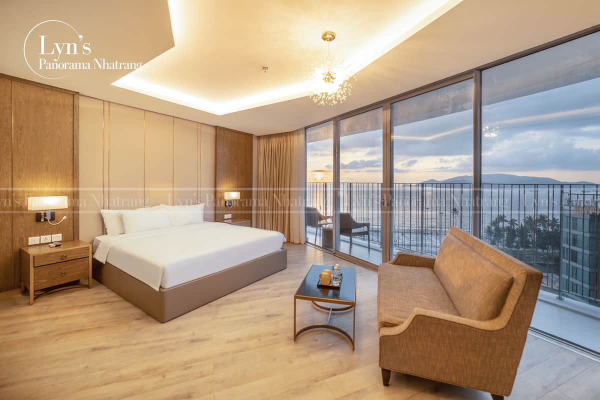 Luxury Apartment, Bathtub, Ocean View | Individually decorated, individually furnished, desk, laptop workspace