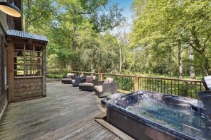 Terrace/patio - Private River Access Mountain Cabin Near Orchards & Hiking| Hot Tub & Free Wifi (Ellijay)
