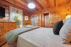 2 bedrooms, iron/ironing board, WiFi, bed sheets - Private River Access Mountain Cabin Near Orchards & Hiking| Hot Tub & Free Wifi (Ellijay)