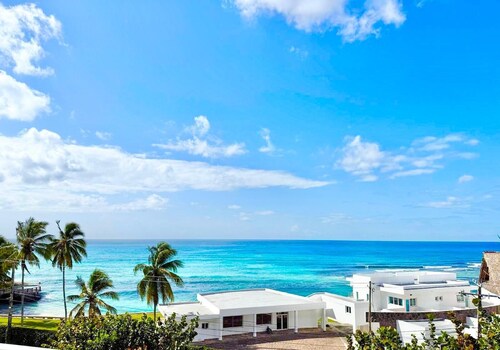 Luxury Suite Breathtaking Ocean View by DGM Resort at Vista Marina I