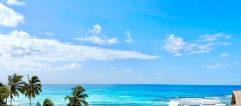 Luxury Suite Breathtaking Ocean View by DGM Resort at Vista Marina I