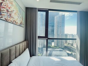 2 bedrooms, iron/ironing board, WiFi