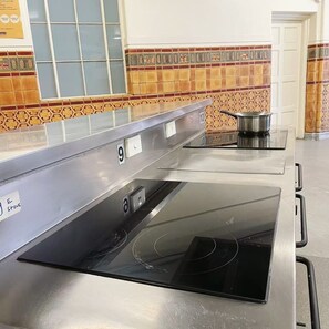 Shared kitchen facilities - Georgie Accommodation (Auckland)