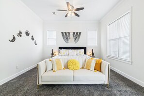 5 bedrooms, desk, free WiFi, bed sheets