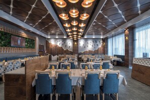 Restaurant - Hotel Silvera Grand (Ahmedabad)