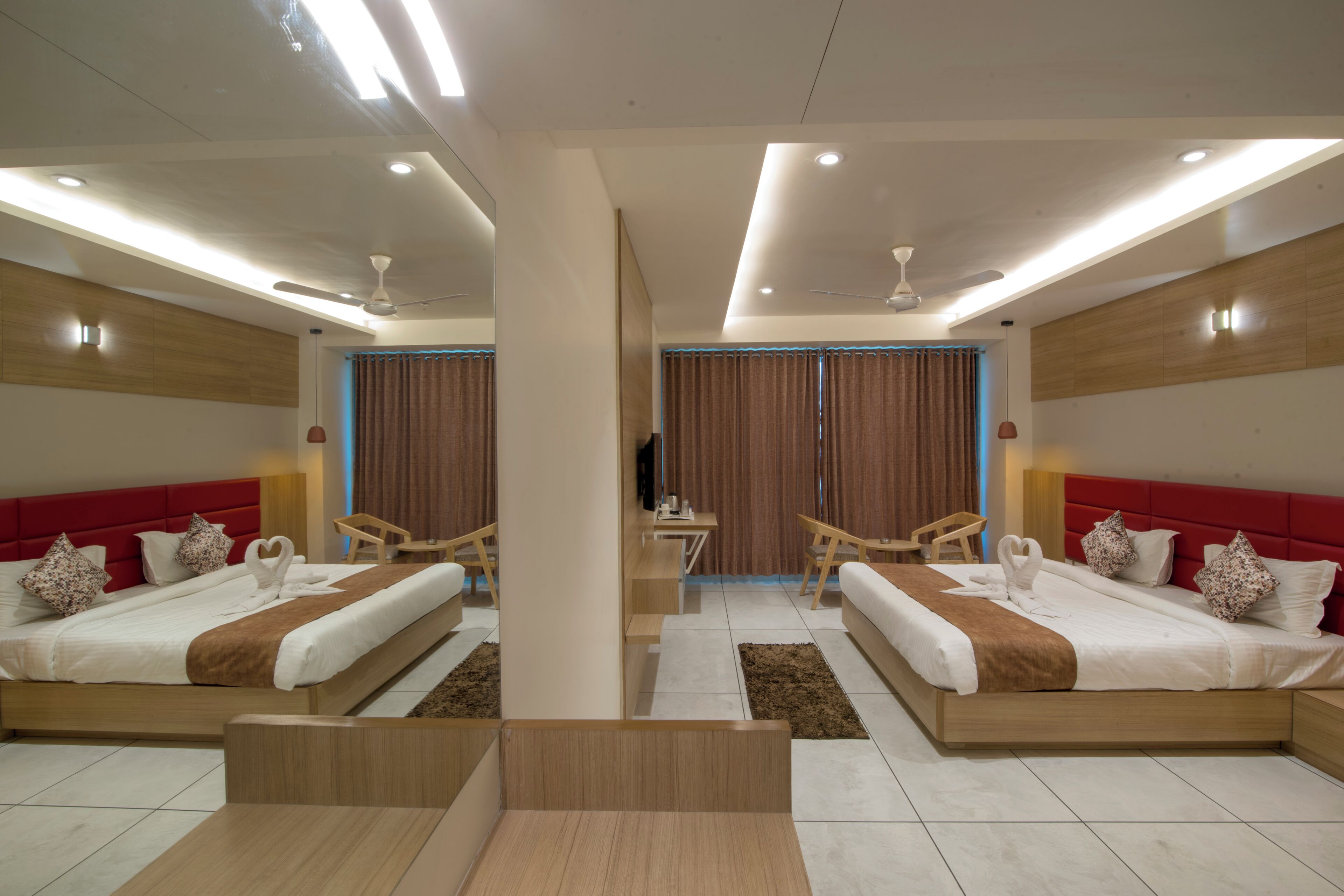 Premier Deluxe Room | Desk, laptop workspace, soundproofing, iron/ironing board