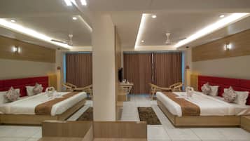 Premier Deluxe Room | Desk, laptop workspace, soundproofing, iron/ironing board