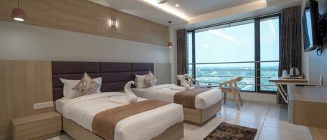 Habitación superior con 1 cama doble o 2 individuales | Escritorio y espacio para trabajar con un portátil