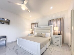 Desk, iron/ironing board, WiFi, bed sheets