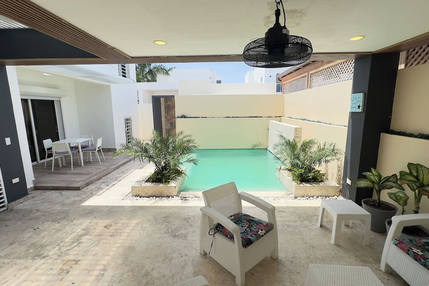 تناول الطعام بالخارج