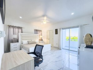 3 室のベッドルーム、デスク、アイロン / アイロン台、WiFi