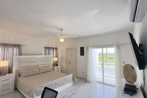 3 bedrooms, desk, iron/ironing board, WiFi