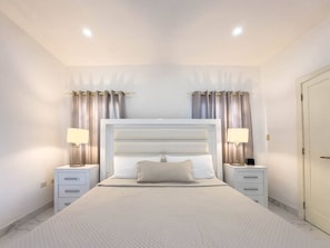 Desk, iron/ironing board, WiFi, bed sheets - Elegante Casa Estrella Marina 117 Pool La Romana (La Romana)