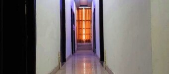 Hotel M-E-T-R-O Regency Lucknow