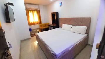 Habitación Deluxe doble, Aire acondicionado | Ropa de cama hipoalergénica, escritorio, sistema de insonorización