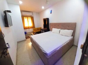 Deluxe Double Room, Air conditioning - Hotel M-E-T-R-O Regency Lucknow (Lucknow)