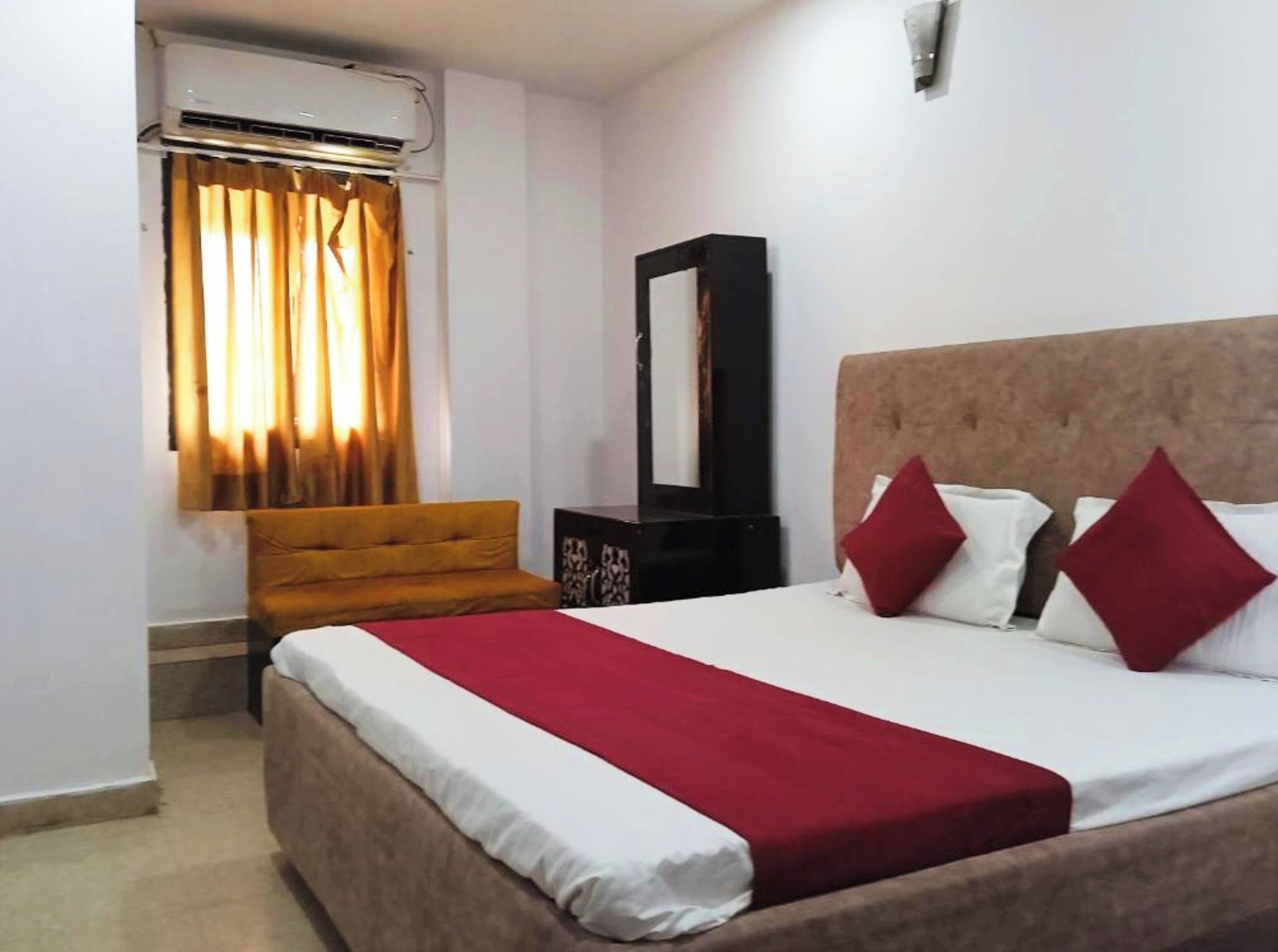 Allergitestet sengetøy, skrivebord, lydisolert og wi-fi (inkludert)