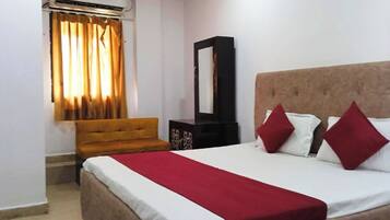 Hypo-allergenic bedding, desk, soundproofing, free WiFi