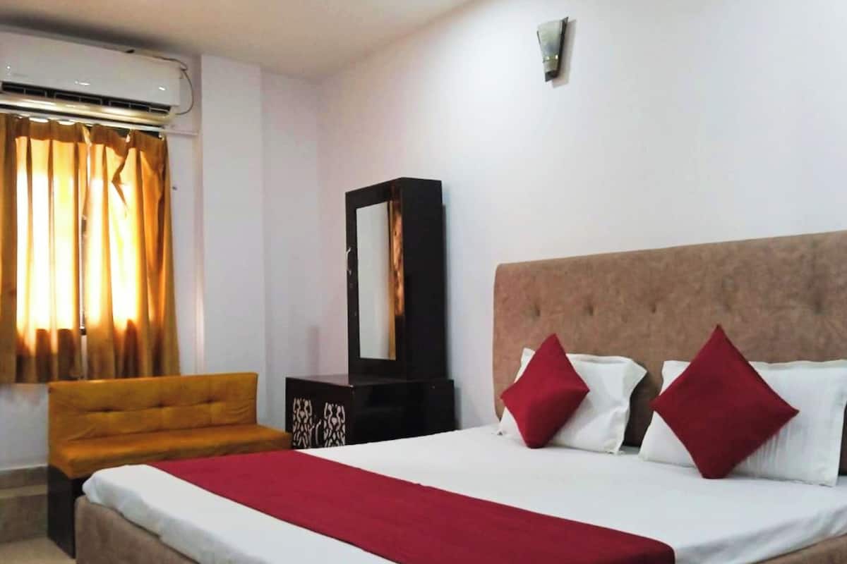Quarto casal luxo, ar-condicionado | Roupas de cama antialérgicas, escrivaninha, quartos à prova de som