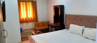 Hotel M-E-T-R-O Regency Lucknow