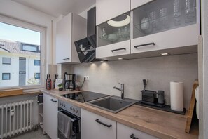 Fridge, oven, stovetop, dishwasher - MY STAY - Relaxation on Lake Chiemsee in a central location in Prien (Prien am Chiemsee)