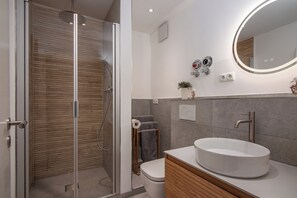 Douche, serviettes fournies