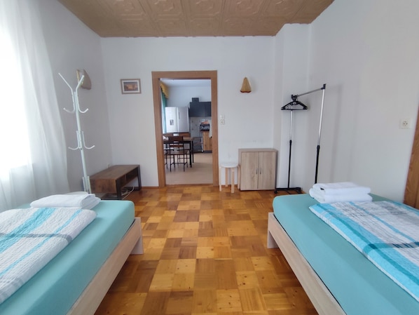 3 chambres, fer et planche à repasser, accès au Wi-Fi (inclus)
