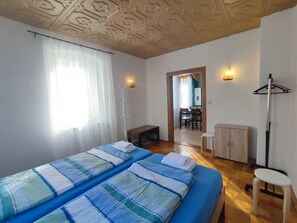 3 bedrooms, iron/ironing board, free WiFi, bed sheets