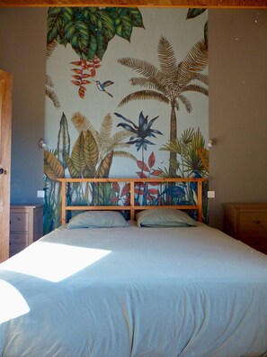 2 bedrooms, internet, bed sheets
