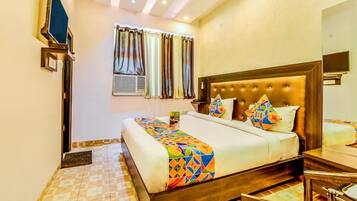 Hypo-allergenic bedding, desk, soundproofing, free WiFi