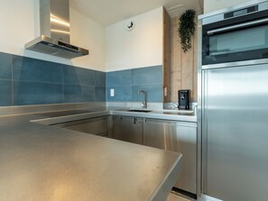 Fridge, dishwasher, cookware/dishes/utensils