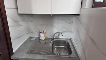 Deluxe Apartment, Balcony, City View (Betulla) | Private kitchen | Fridge, microwave, oven, stovetop
