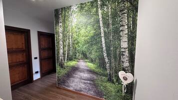 Appartement Deluxe, balcon, vue ville (Betulla) | Coin séjour | TV connectée de 42 pouces avec chaßnes numériques