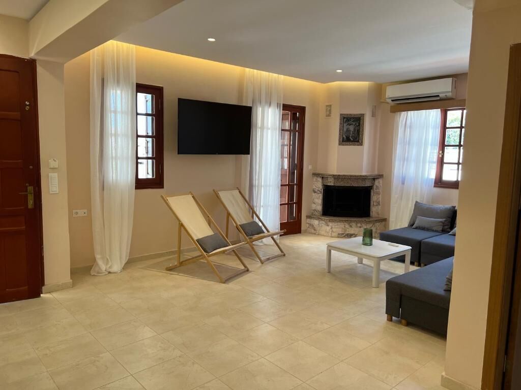 Apartamento conforto, vista para o mar | Área de estar | Smart TV 55 cm com canais via satélite