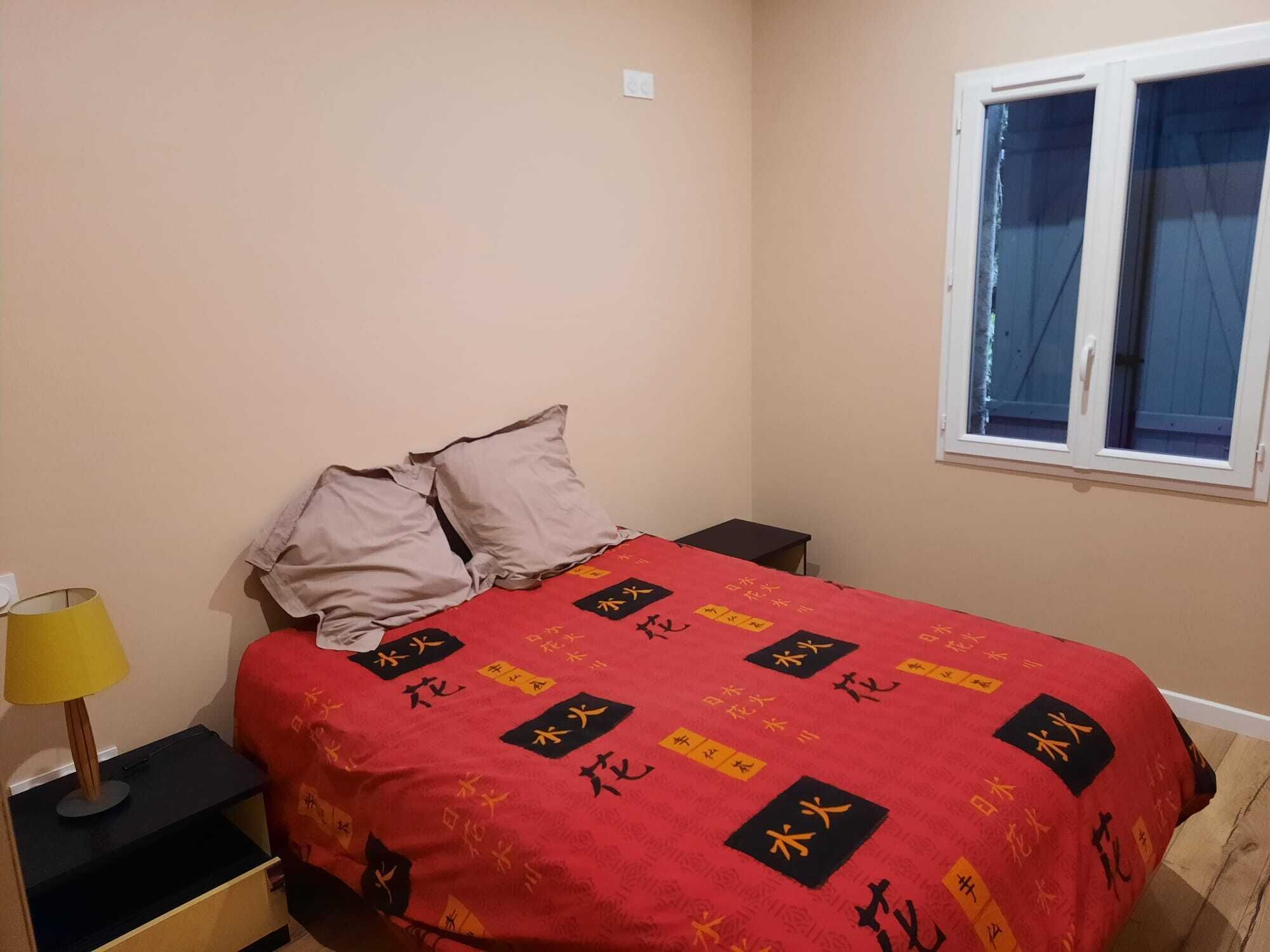 2 habitaciones, tabla de planchar con plancha, wifi y ropa de cama 