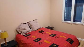 2 habitaciones, tabla de planchar con plancha, wifi y ropa de cama