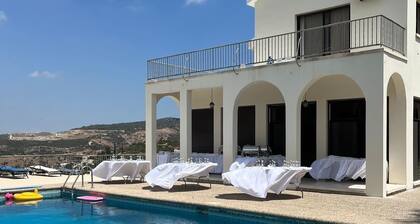 Spacious 6-bedroom villa in marvelous Limassol with AC, fitness room