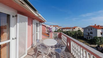 Family Apartment, 2 Bedrooms, Two Bathrooms, Balcony and Sea View | Zona de estar