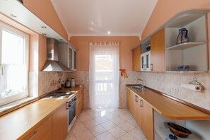 Family Apartment, 2 Bedrooms, Two Bathrooms, Balcony and Sea View | Private kitchen