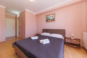 Caja de seguridad en la habitación y sistema de insonorización 