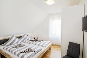 3 bedrooms, Internet