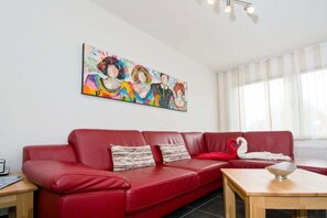 テレビ、DVD プレーヤー、ステレオ