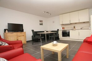 Smart TV, DVD player, stereo