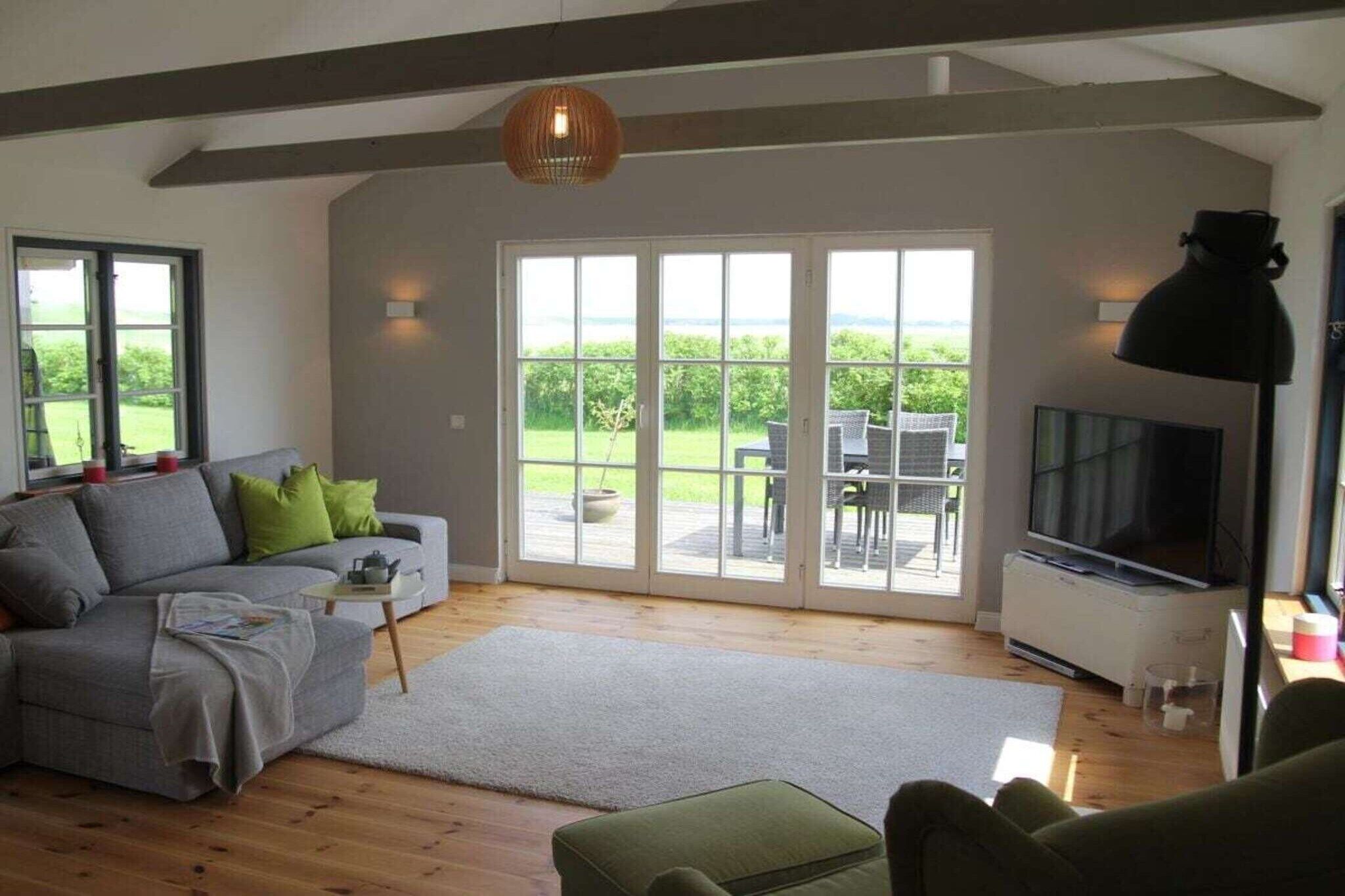 Smart-TV, DVD-Player, Bücher