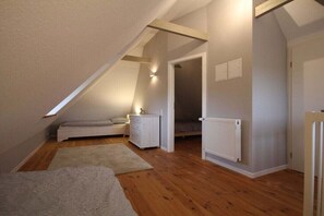 3 室のベッドルーム、アイロン / アイロン台、インターネット