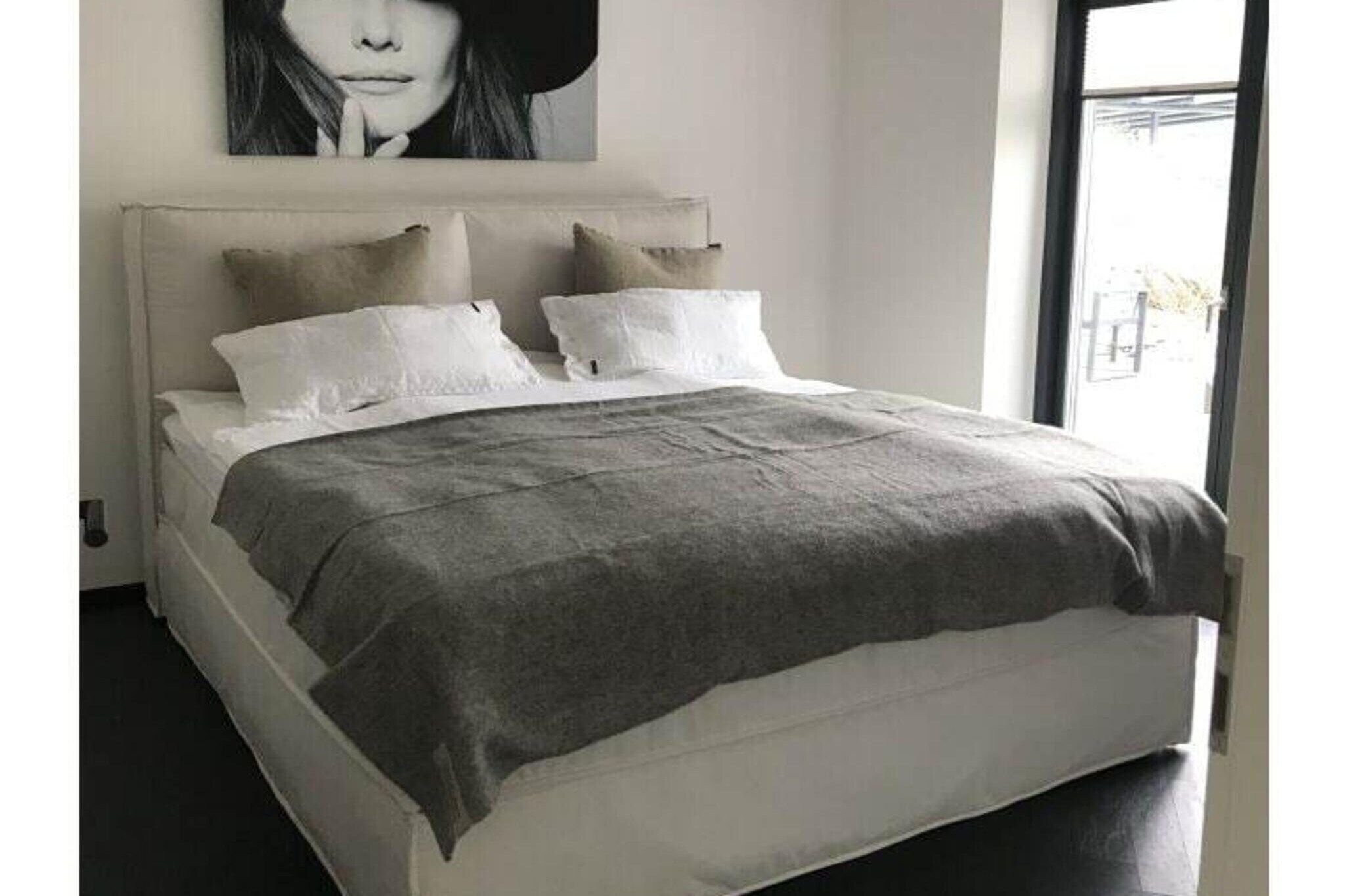 4 bedrooms, iron/ironing board, travel crib, free WiFi