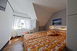 2 habitaciones, escritorio, tabla de planchar con plancha y wifi gratis