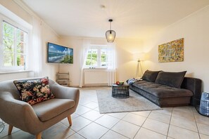 Smart TV, books, stereo